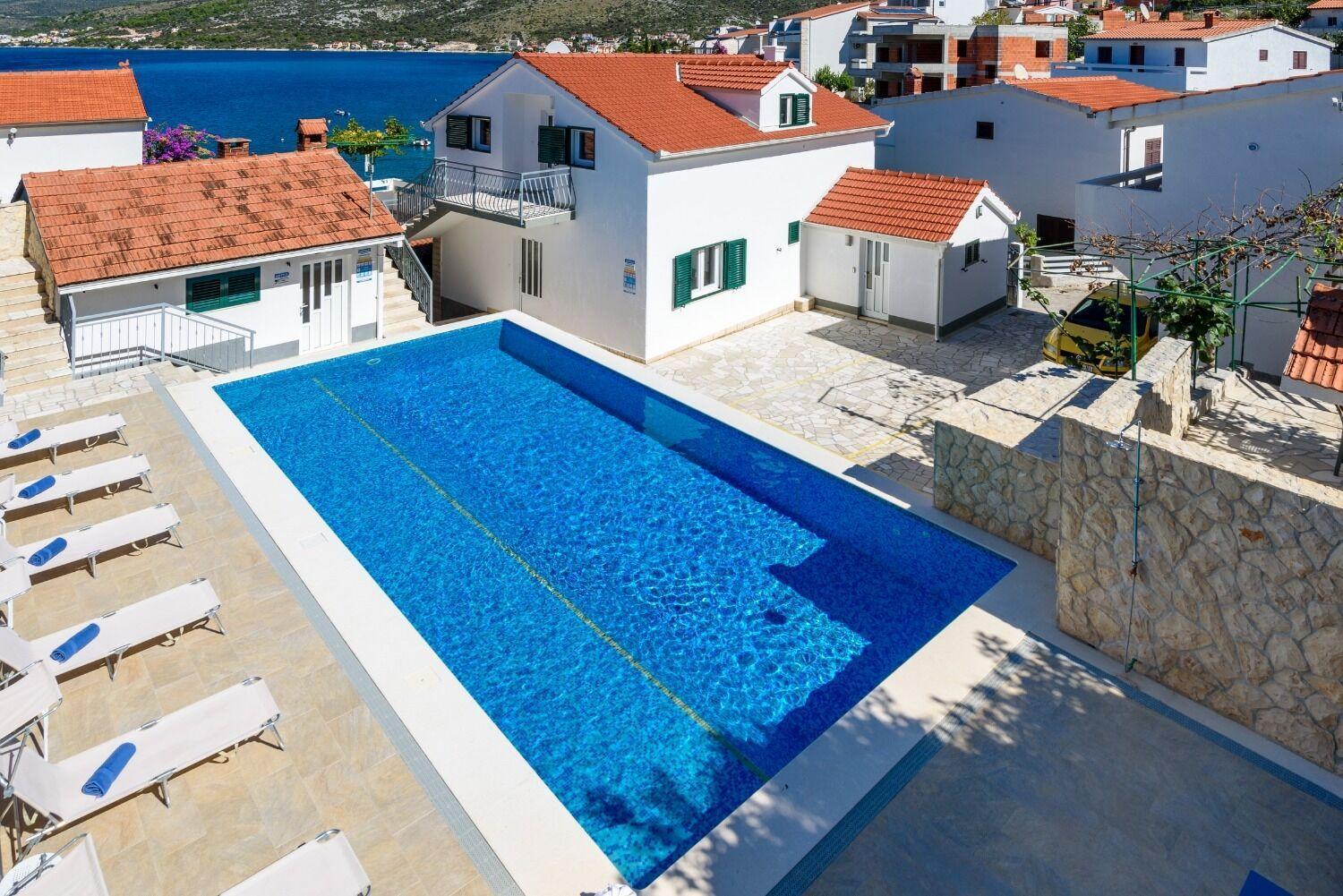 Apartments Bisernica-With Pool Ražanj Eksteriør billede
