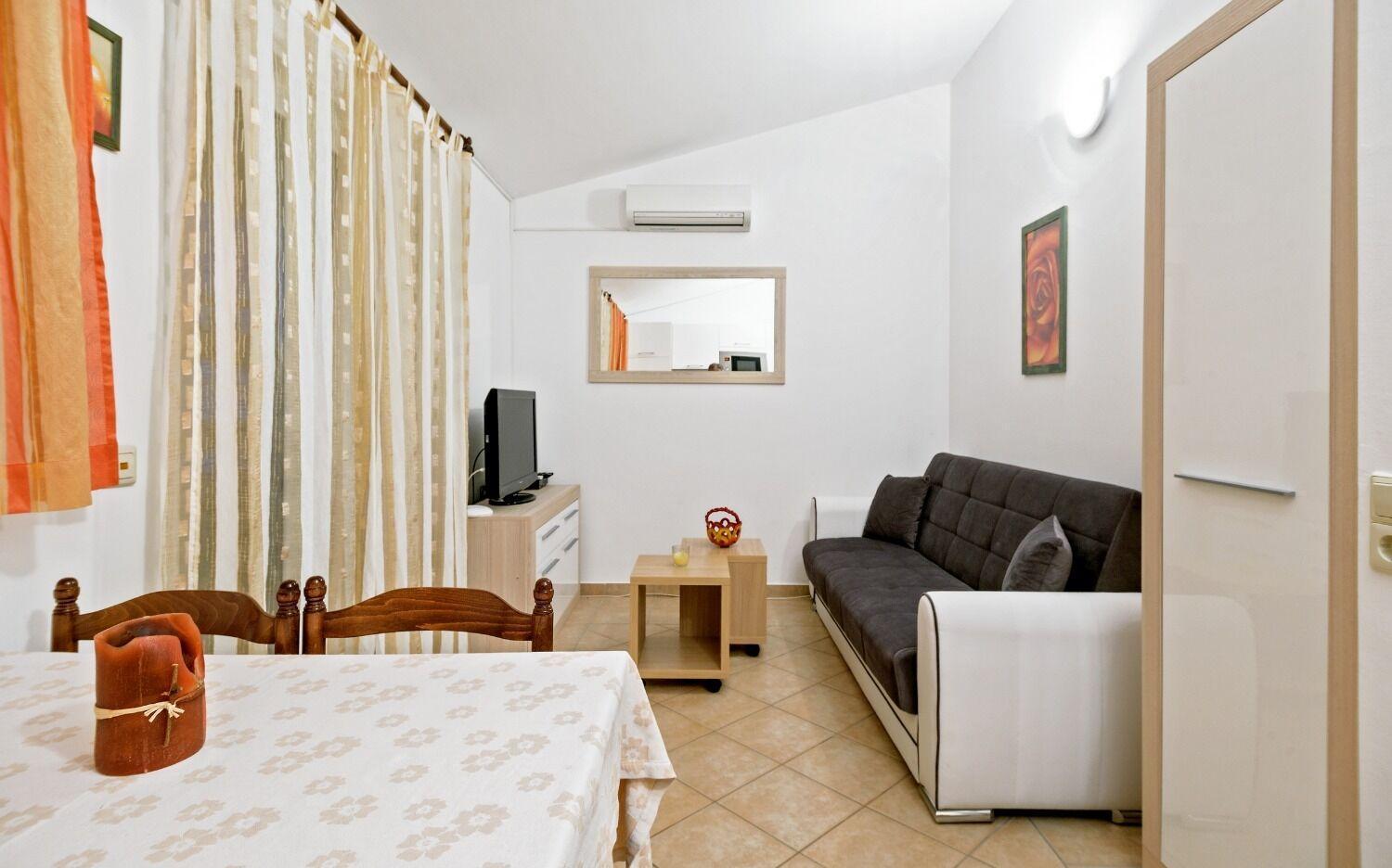 Apartments Bisernica-With Pool Ražanj Eksteriør billede