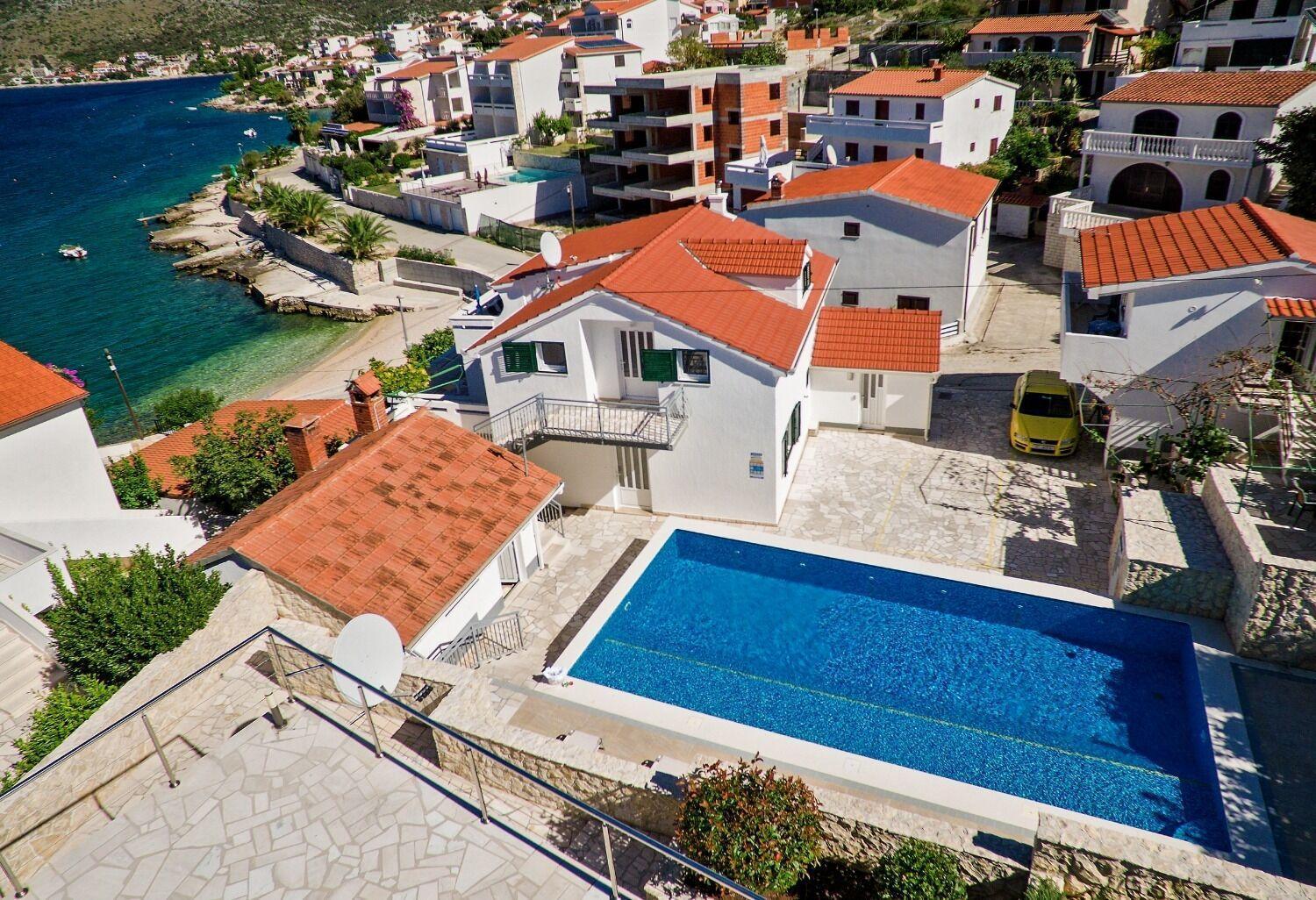 Apartments Bisernica-With Pool Ražanj Eksteriør billede