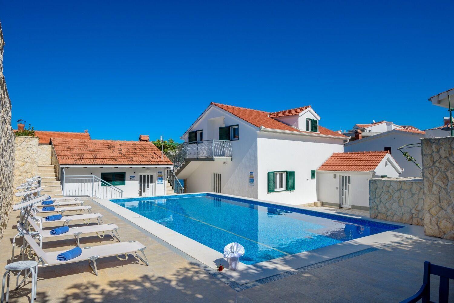 Apartments Bisernica-With Pool Ražanj Eksteriør billede